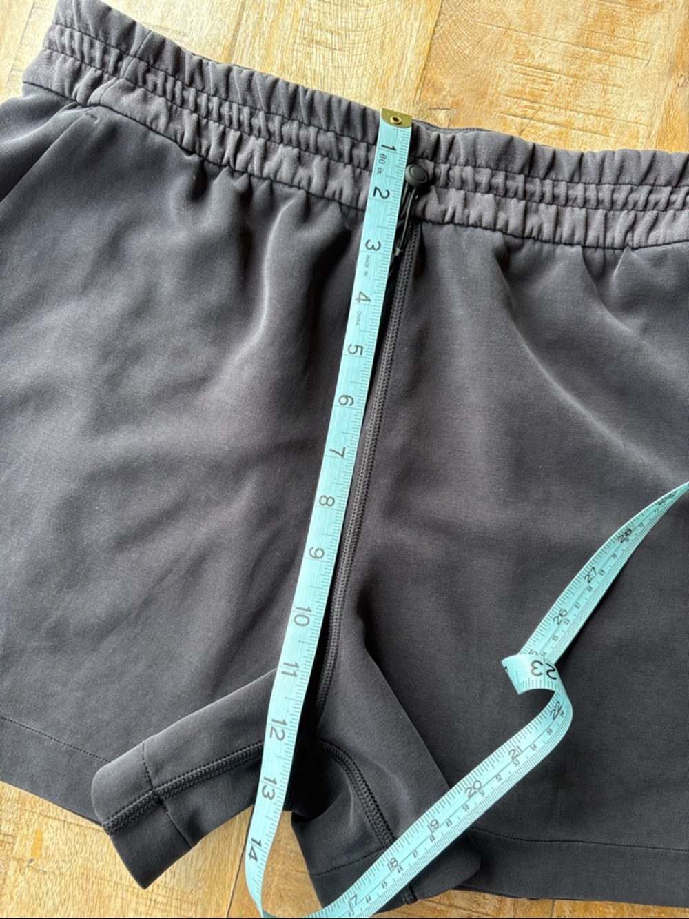 Lululemon Women’s Shorts in Black size 10 - Picture 8 of 9